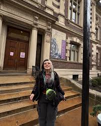 Tb to this fit that ate in Philly a few weeks ago taken before going to see  an incredible collection of medical anomalies, skulls, skin specimens and  more, only the baddies get