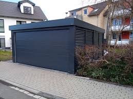 Carport Mit Tor Und Dachbegrunung In 2020 Carport Mit Tor Carport Carport Mit Schuppen