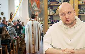 Spotkanie było częścią całorocznego cyklu credo poświęconego spowiedzi. Adam Szustak Op Jak Ubrac Sie Do Kosciola Dwie Rzeczy Bardzo Mnie Irytuja