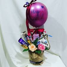 Sweet And Romantic Bouquet Of Hocolat For Your Loved Ones Sesuai Untuk Hadiah Hari Jadi Isteri H Chocolate Flowers Bouquet Christmas Bulbs Chocolate Flowers