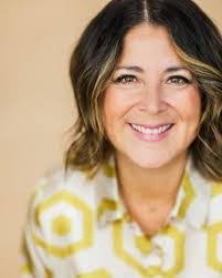 Shaunna Thompson's Instagram, Twitter & Facebook