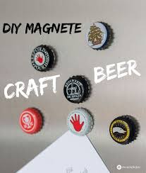 Diy Kronkorken Magnete Sind Eine Super Schnell Gemachte Diy Weihnachtsgeschenkidee Fur Alle Bierfans Obendrauf G Kronkorken Diy Flasche Basteln Mit Kronkorken