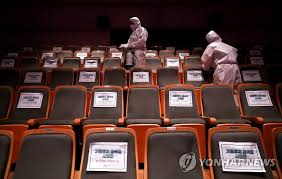 좌석 두칸 띄우기 또는 좌석 간 2m 거리두기(2~4단계) 종교시설: ê´€ê° ë§žì´ ì¤€ë¹„ ê±°ë¦¬ë'ê¸° ì¢Œì„ ì†Œë… ì—°í•©ë‰´ìŠ¤