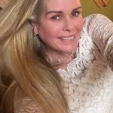 Bonnie Bowen's Instagram, Twitter & Facebook