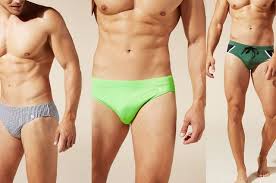 La nostra collezione di costumi da bagno donna e beachwear è pensata per accontentare proprio tutte, anche le più esigenti e attente alle ultime tendenze della moda mare! Costumi Da Bagno Uomo Gli Slip Piu Belli Calzedonia Intimissimi Sundek