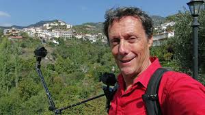 Antoine de maximy, réalisateur de documentaires, part armé de deux caméras. Programme Tv News Sur J Irai Dormir Chez Vous