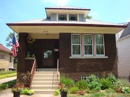 Pin By Sarah Rubin On Bugalows Bungalow Landscaping Craftsman House Chicago Bungalow