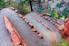 Phrase from lonely planet about hiking angels landing in zion national park: Steile Serpentinen Auf Der Angels Landing Trail Fuhrt Von Zion Canyon In Utah Lizenzfreie Fotos Bilder Und Stock Fotografie Image 12885378