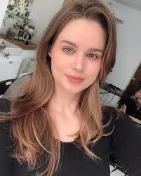 Shari Finley's Instagram, Twitter & Facebook