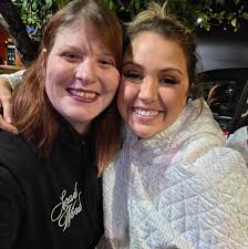 How to help an injured baby sparrow with a broken wing?