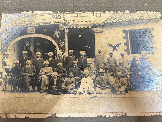 An old photographic image of an English 'memsahib' with some Indian ladies, British India, circa late 19th century. Can anyone please identify the location more precisely? Somebody told me it could be