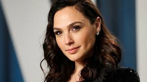 Wonder woman star gal gadot has received a backlash online over her tweet about the escalation of violence in israel and gaza. Gal Gadot Wonder Woman Actress Receives Backlash Over Middle East Tweet Bbc News