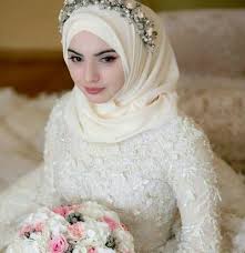 Rias pengantin jawa sarat makna pada paes dan setiap tampilannya. Rias Pengantin Hijab Sederhana Jilbab Gucci
