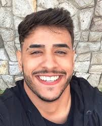 O Vinícius.Ele é marido da minha tia Esther e pai da jade,Victor e os gêmeos