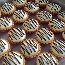 Delicious warm cheese tart with soft melted brie cheese and flavorful fruit. Resepi Cheesetart Buncit