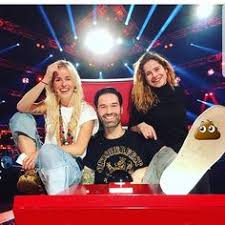 The voice kids is a russian reality television singing competition broadcast on channel one.based on the original the voice kids of holland, the concept of the series is to find currently unsigned singing talent (solo or duets, professional and amateur) contested by aspiring singers, age 7 to 14, drawn from public auditions.the winner is determined by television viewers voting by sms text and. 22 Ideeen Over The Voice Kids 2017 Coaches The Voice The White Stripes
