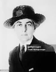 232 Elizabeth Cullen Stock Photos, High-Res Pictures, and Images