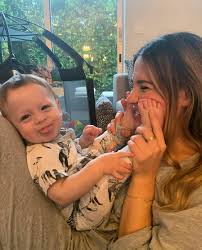 , you can clearly see that most of her posts are about her daily life and her children. Footballers Wagskids On Twitter Noah Hernandez And Mommy Pic Sarah Kohan Sarahkohan Noahhernandez Chicharito Chicharitohernandez Javierhernandez Lagalaxy Lagalaxywags Lagalaxykids Https T Co Brxitcf8lg