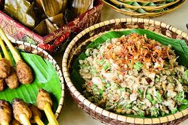 Budaya bali adalah budaya yang unik, utuh dan menyatu. 7 Makanan Galungan Khas Bali Tak Hanya Tum Dan Lawar Halaman All Kompas Com