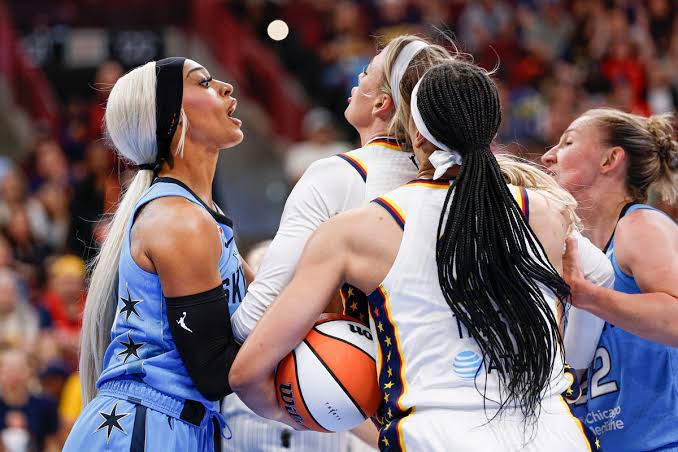 DiJonai Carrington ejected for hard foul on Sophie Cunningham