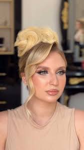 ولا اختلاف عندما يكون الحمال جمال … , Makeup: @imene_tareb_mup , Hair :  @newsta_center , Model : @st_ellaa16 , #balyage #عروس #hair #مكياج_عيون