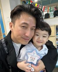 陳山聰囝囝K1畢業獲唱遊獎...