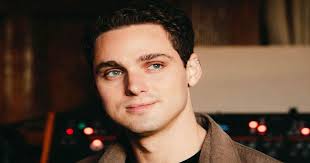 Producer, artist and songwriter Ed Graves launches Rainbow Wood Records  with AWAL