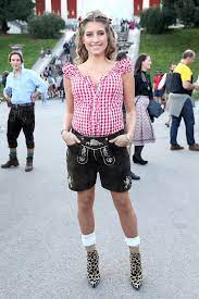 Erste schritte in der medienwelt unternahm hummels ab mai 2013 als kolumnistin des magazins closer. Cathy Hummels Ich War Zu Dunn Fur Ein Baby Express De