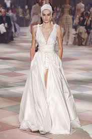 Gli Abiti Da Sposa Piu Belli Di Tutti I Tempi Stile Di Moda Stili Di Abiti Da Sposa Moda Alta Sartoria