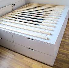 Betten sind aus holz und können super selbst gebaut werden. Diy Ikea Hack Bett Selber Bauen Aus 5 Nordli Plattformbett