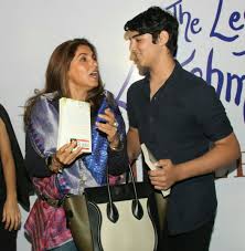 Main shayar to nahin starcast: Ndtv On Twitter One For The Family Akshaykumar Dimple Kapadia Son Aarav Attend Mrsfunnybones Book Launch Facebooklive Https T Co Qhayaol86k Https T Co Gza7r14wf6