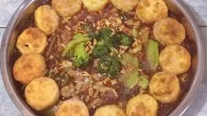 Nama sapo sendiri berasal dari panci yang digunakan untuk memasak makanan ini, yakni. Sapo Tahu Brokoli Dimanaja Com