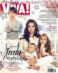Oliwia bieniuk od niedawna pojawiła się w najnowszej okładce magazynu viva, gdzie udzieliła szczerego wywiadu na temat swojego życia.mnóstwo powiedziała o swojej matce, ani przybylskiej, której nie stało w 2014 roku. Anna Przybylska Oliwia Bieniuk Viva Magazine 08 December 2011 Cover Photo Poland