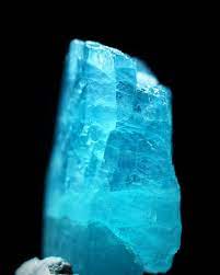 グランディディエライト grandidierite マダガスカル産の水色の石 20世紀初頭に発見された新しい宝石鉱物 鉱物標本レベルの塊状の原石は最近の ミネラルショーでたまに見かける 自形の結晶面を持つジェムクラス原石は 流石にまだ見たことが無いが 恐らく凄くお