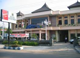Apabila kamu merasa bingung menentukan tempat makan yang dekat dengan lokasimu, kamu bisa mencontek rekomendasi dari gofood. Daftar Hotel Dan Penginapan Murah Di Ngawi Hotel Di Ngawi