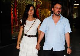She studied costume & design at mimar sinan university, and graduated in 2004 on 28 july 2011, she married the turkish actor onur saylak in paris, france. Onur Saylak Tuba Buyukustun U Her Yerden Cikardi Son Dakika Magazin