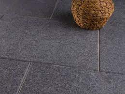 Basalt 684 mit geflammter oberfläche: Basaltfliesen Jonastone Natursteinhandel