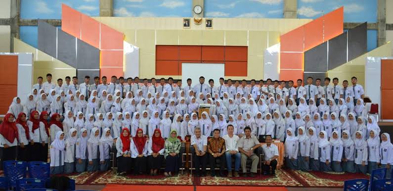 Hasil gambar untuk sma semen padang"
