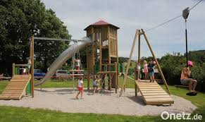 1 seilbahn 1 spielburg mit rutsch u. Spielplatz Pfalzer Weg Mit Erlebnischarakter Wackelsteg Und Seilbahn Onetz