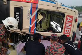 Sebuah unit dibawah hospital slim river. Kemalangan Ambulan Hospital Slim River Kppkksm