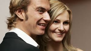 Since february 2004, silbereisen has been a television presenter of the show feste der volksmusik on german broadcaster ard. Auch Blondine Sie War Floris Freundin Vor Helene Fischer Promiflash De