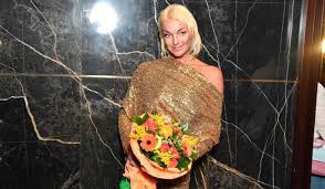 Дочери анастасии волочковой ариадне скоро 16, и она уже давно находится в том возрасте, когда хочется выглядеть лучше, чем ты есть на самом деле. Anastasiya Volochkova Publichno Opozorila Rodnuyu Doch Podrobnosti Shou Biznes Dni Ru