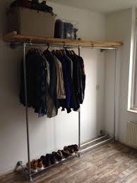 kledingrek van steigerbuizen en oud steigerhout voor interesse stuur een email naar brambertens hotma slaapkamer kledingkast kledingrek appartement inrichting