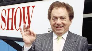Jackie mason, the former rabbi from a family of rabbis whose borscht belt style and timely comedy made him popular and yet controversial performer, has died. W4hhc0aamfrbum