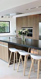 Modele Topos A Placage Frene Madeire Plan De Travail En Granit Noir Zimbabwe Cuisine Moderne Cuisine Modele Cuisine Americaine