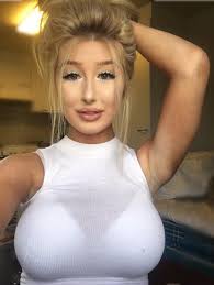 Veidi liig? 22-aastane soomlanna Amanda pole oma kehaga rahul: tahan veel  suuremat tagumikku ja täiesti uusi hambaid