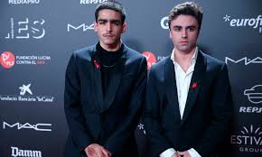 Tras 3 temporadas de mucho drama e intriga, la producción dijo adiós a varios el actor de 45 años es el mayor de los integrantes del nuevo elenco, por lo que quizá interprete a un maestro de las encinas, el padre de un alumno o. Estos Son Los Actores De Elite Que Se Iran De La Serie Tras La Temporada 4