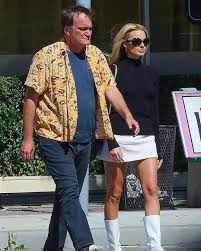 In '69, tate was murdered by followers of charles manson in her own home, shaking hollywood to the core. Margot Robbie Brad Pitt Leonardo Dicaprio Al Pacino Y Quentin Tarantino En El Set De Once Upon A Time In Hollyw Quentin Tarantino In Hollywood Margot Robbie