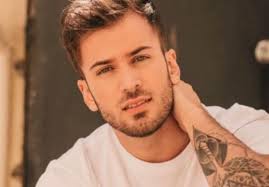 O namoro dura há mais de dois anos e a. David Carreira E Namorada Apanhados Em Fotografia