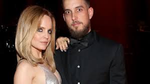 (13 votes) suvari mena 867 views. American Beauty Star Mena Suvari Hat Zum Dritten Mal Geheiratet